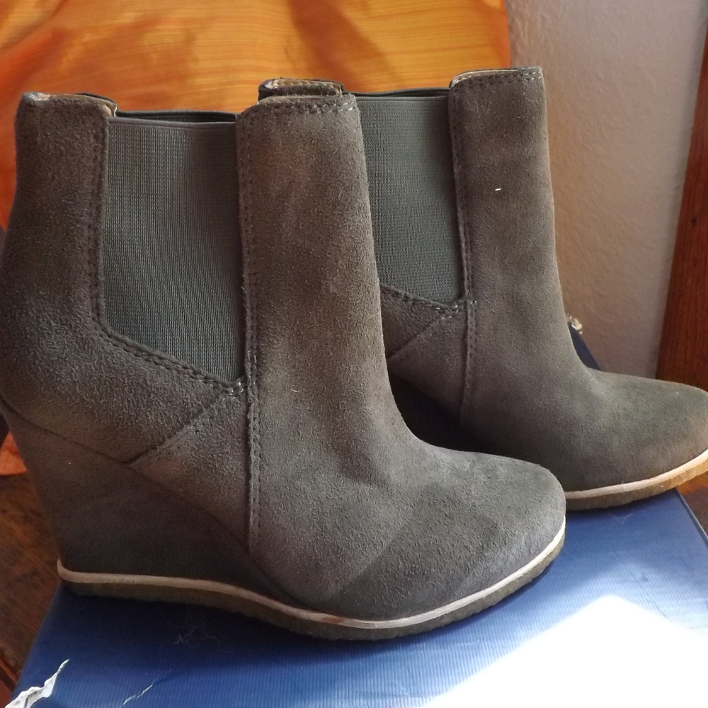 Splendid Olive Green booties